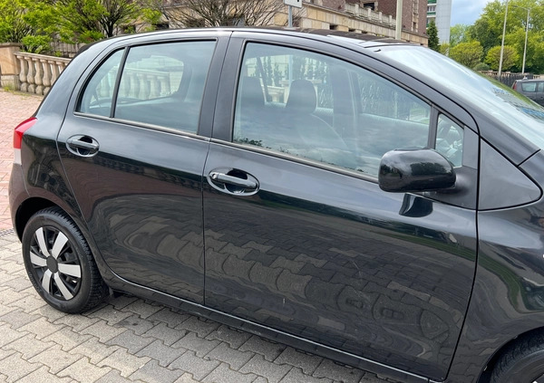 Toyota Yaris cena 15500 przebieg: 126000, rok produkcji 2009 z Pobiedziska małe 497